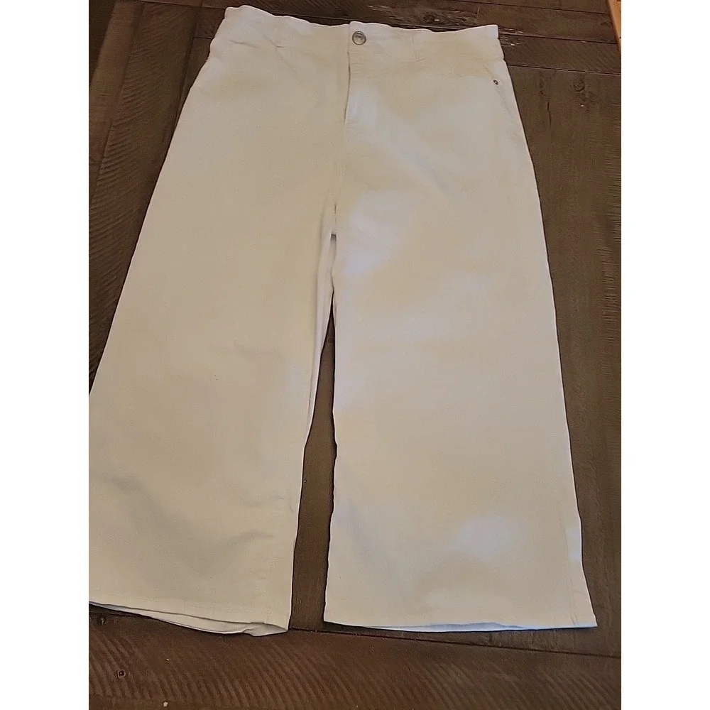 Gloria Vanderbilt Shape Effect Pull-One Flared-Leg Capri Size 12